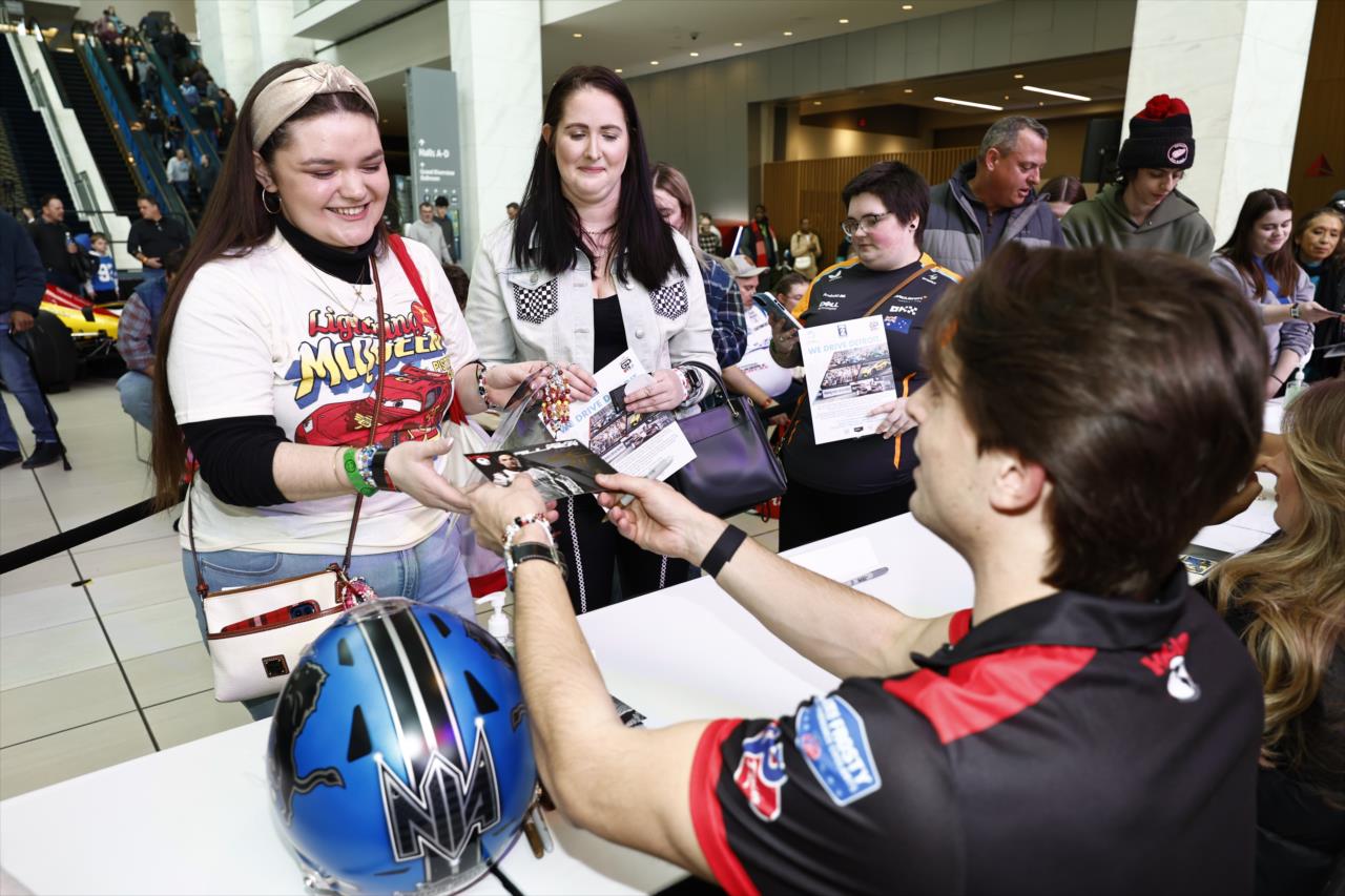 View 2025 Chevrolet Detroit Grand Prix at the Detroit Auto Show Photos